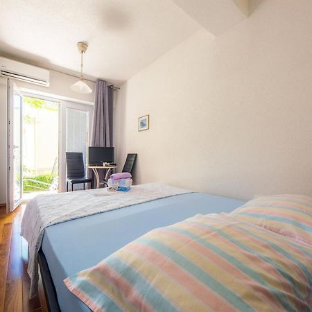 Eco-Apartments With Nice Garden Башка-Вода Экстерьер фото