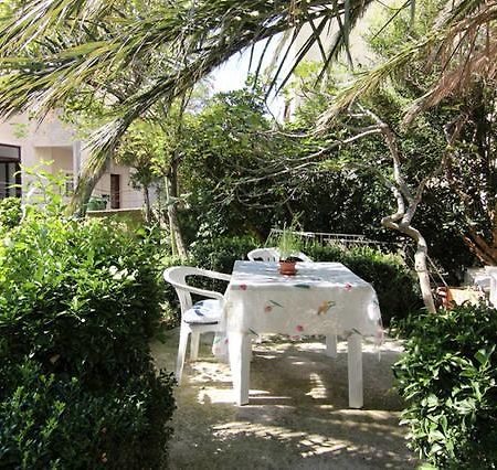 Eco-Apartments With Nice Garden Башка-Вода Экстерьер фото