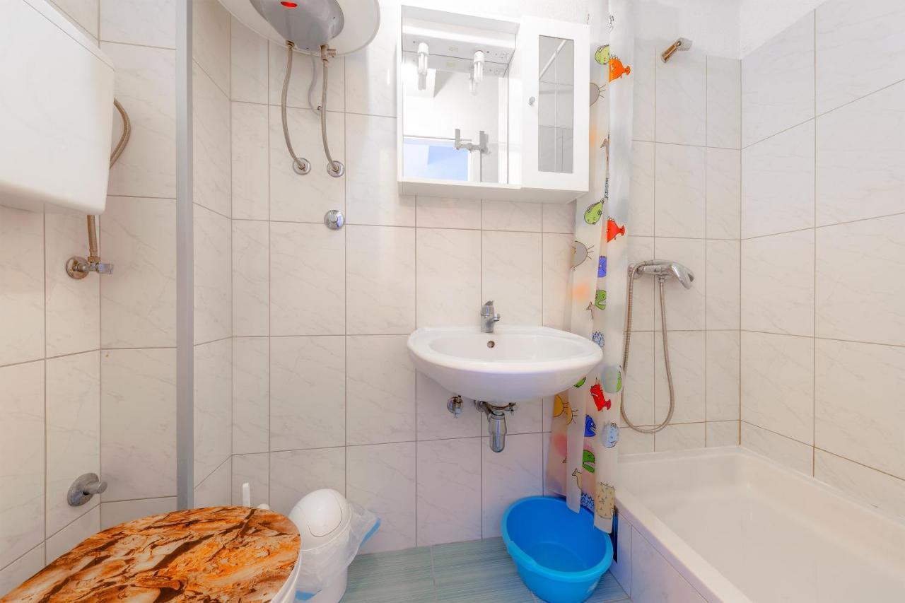 Eco-Apartments With Nice Garden Башка-Вода Экстерьер фото