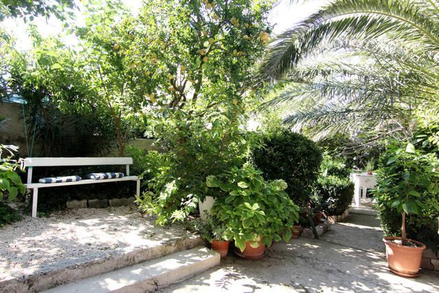 Eco-Apartments With Nice Garden Башка-Вода Экстерьер фото