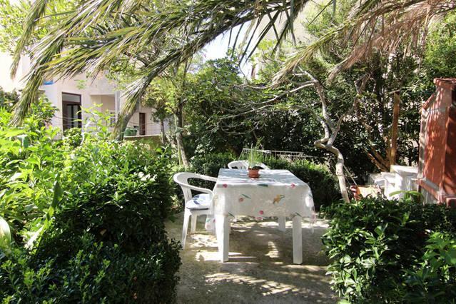 Eco-Apartments With Nice Garden Башка-Вода Экстерьер фото
